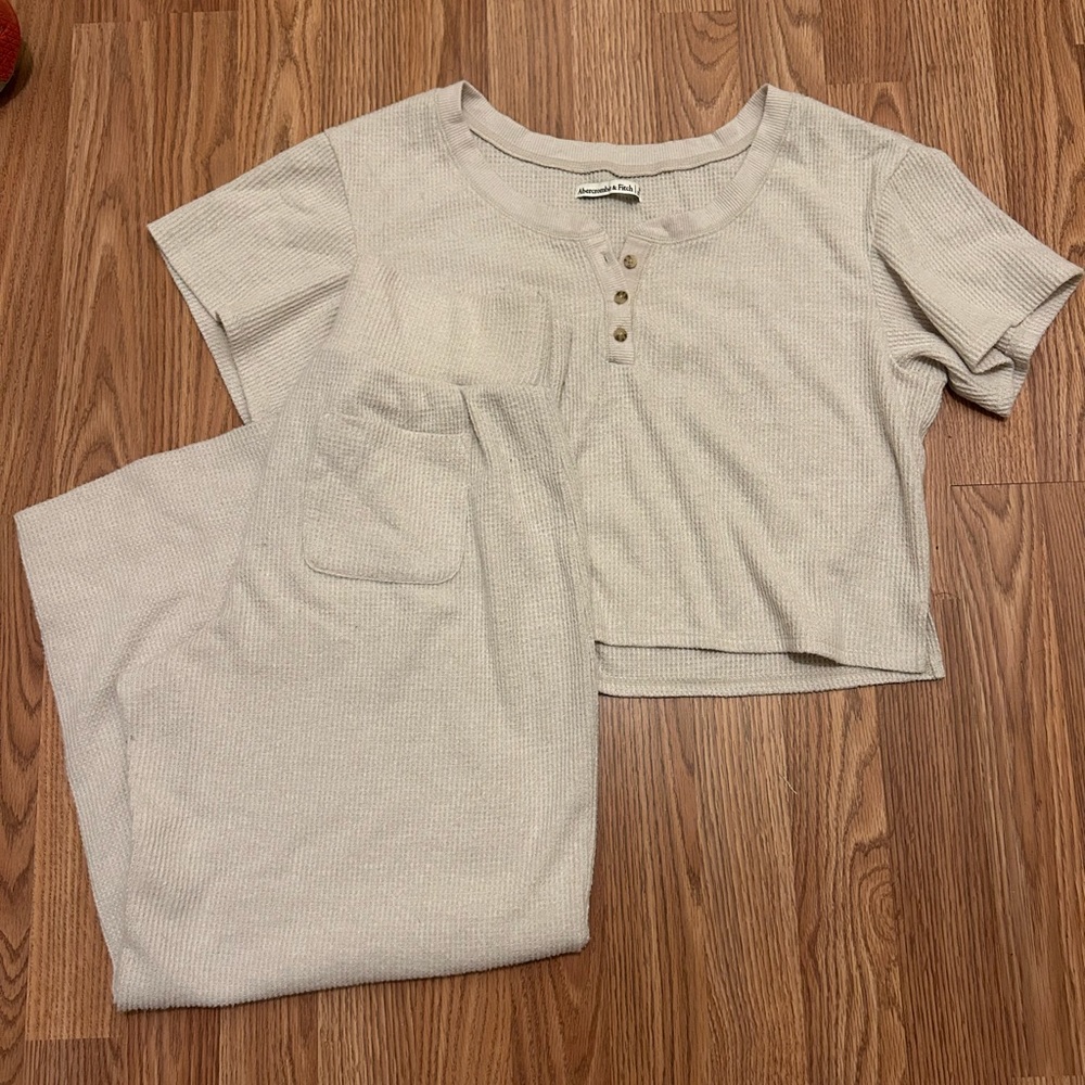 Abercrombie T-Shirt/Sweatpants Set
